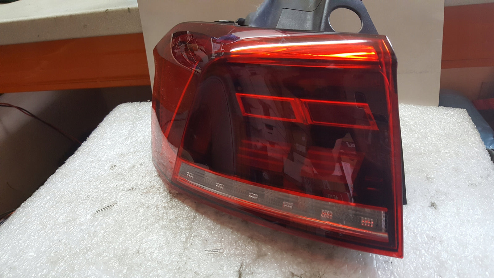 Lampa LED lewy tył VW PASSAT B8 kombi 3G9945095F