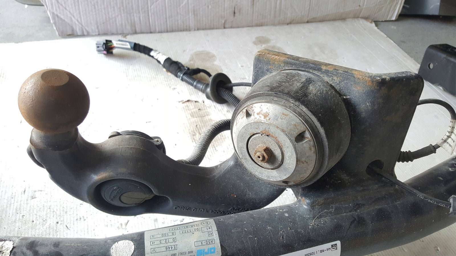 Hak holowniczy AUDI Q5 8R0800495E + wiązka 8R0971541C demontaż