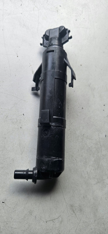 Prawy spryskiwacz reflektora Vw Polo 6C0955104 IDEAŁ demontaż