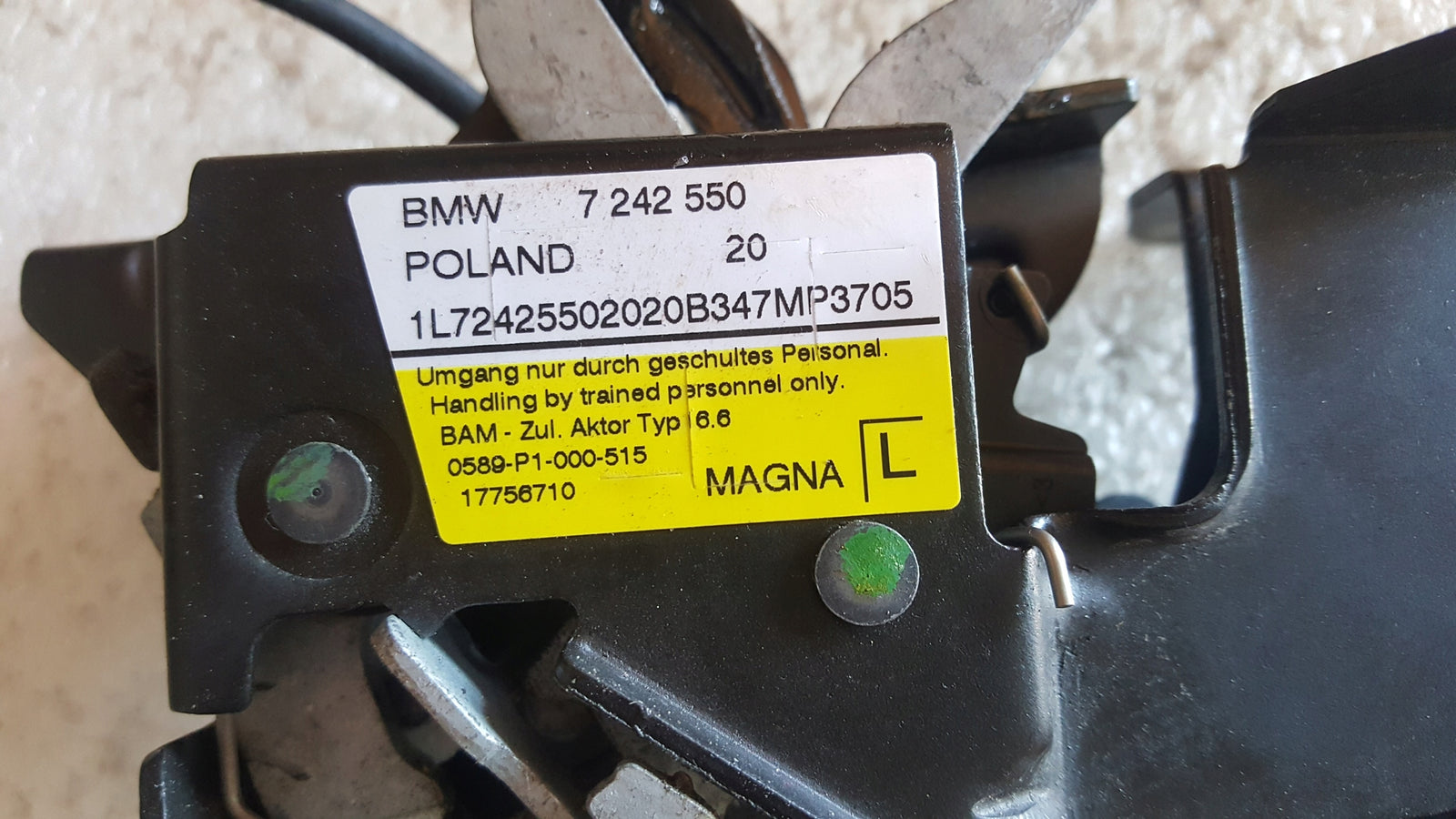 Zamek maski lewy prawy BMW 2 F45 7242550 7242551