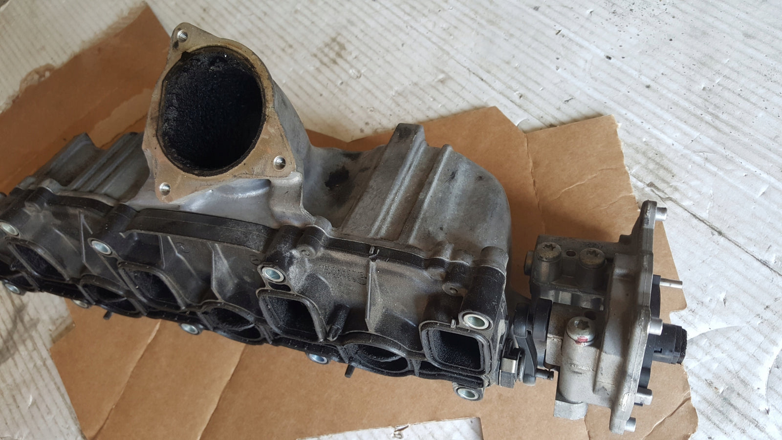 kolektor ssący VW AUDI SEAT SKODA 03L129711E