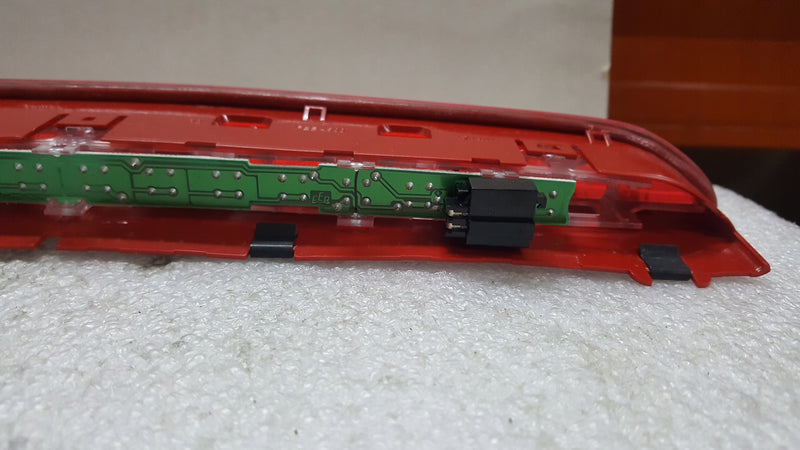 Trzecie światło stop VW GOLF VII TIGUAN SEAT TARRACO 5K0945087D demontaż