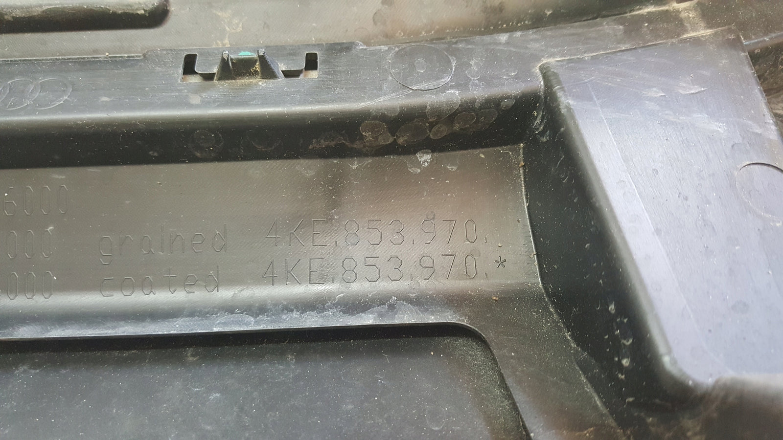 Listwa drzwi PR tył AUDI E-TRON 4KE853970 demontaż