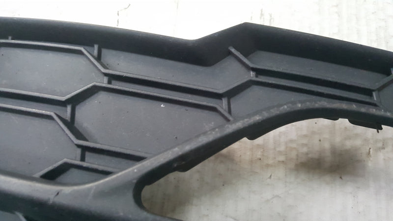 Kratka zderzaka przedniego lewa strona SKODA OCTAVIA IV 5E3807681A