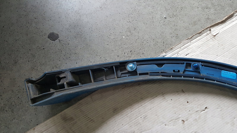 Listwa błotnika prawy tył AUDI Q5 80A853818B demontaż