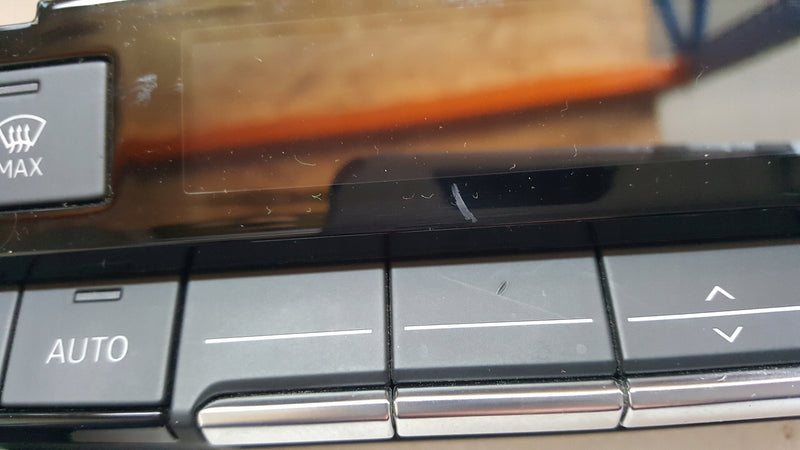 Panel klimatyzacji AUDI E-TRON 4J3820043B