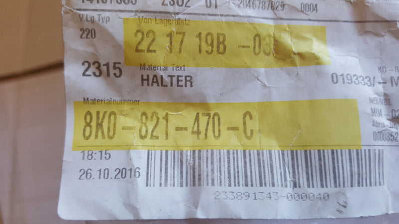 VW nowy uchwyt błotnika OE 8K0821470C