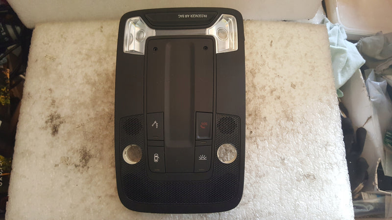 Lampka podsufitki AUDI Q2 81A947135BN demontaż