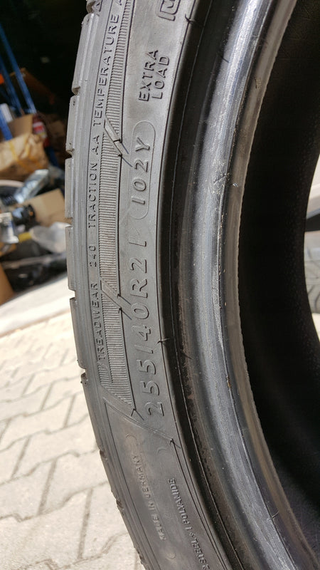 1x 255/40/21 102Y Dunlop SP Maxx GT r01 7mm 2016r
