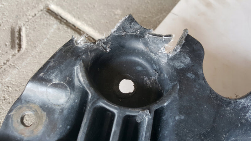 Osłona płyta pod silnik AUDI A4 B9 8W 8W0863821B demontaż