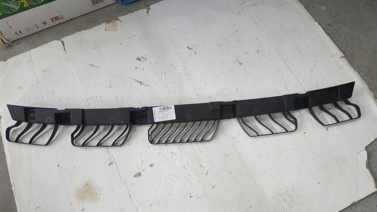 NOWY ORYGINALNY ślizg zderzaka tylnego VW GOLF VIII kombi 5H9807863C