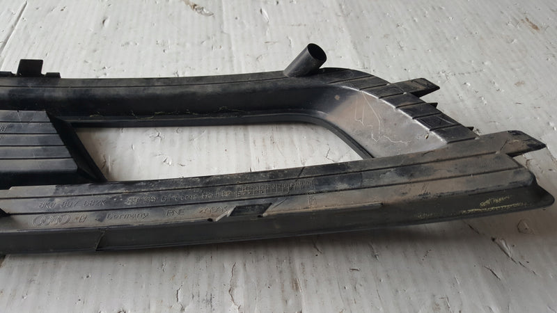 Kratka zderzaka prawy przód AUDI A4 (B8) 8K0807682K demontaż