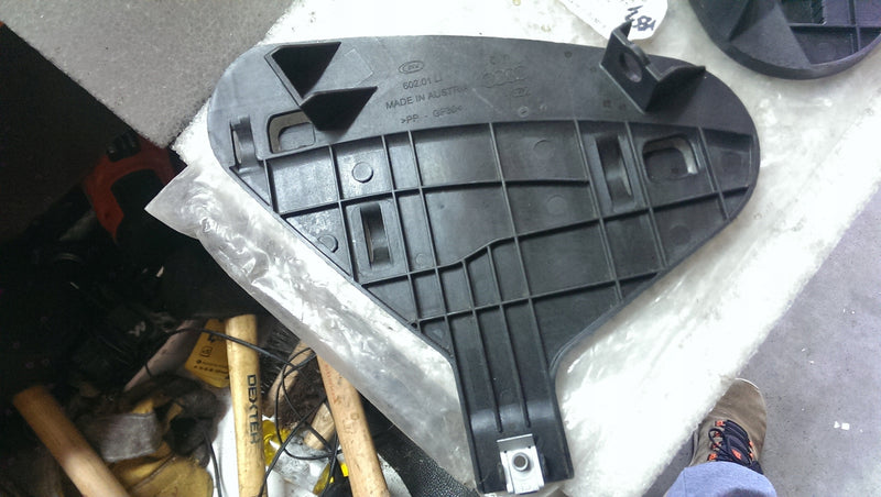 Uchwyt reflektora AUDI A4 B6 cabrio 8H0941453A/54A