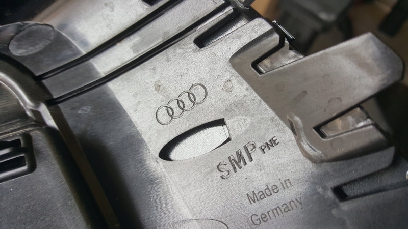 Kratka zderzaka przedniego prawa strona AUDI A8 (D5) 4N0807682 demontaż