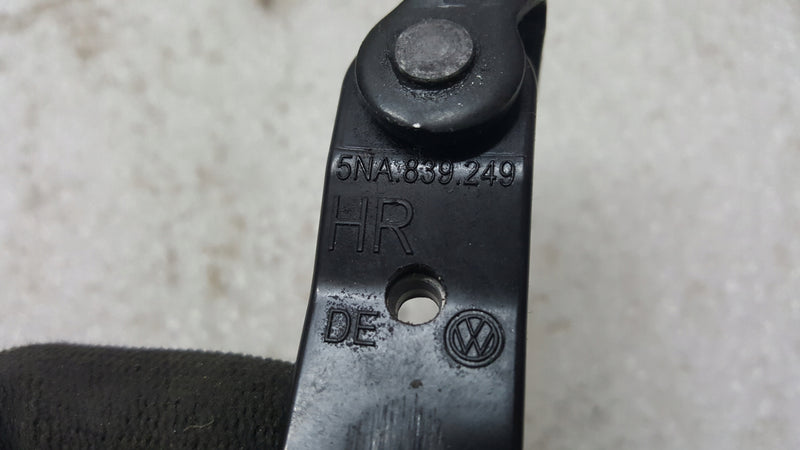 Ogranicznik drzwi tył VW TIGUAN 5NA839249 demontaż