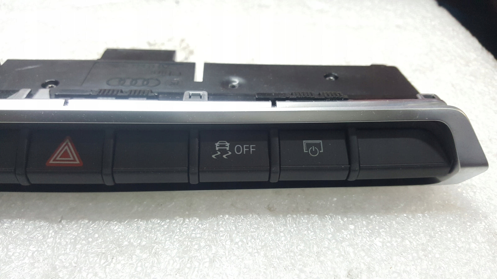 Panel przycisków AUDI Q2 81A925301C demontaż