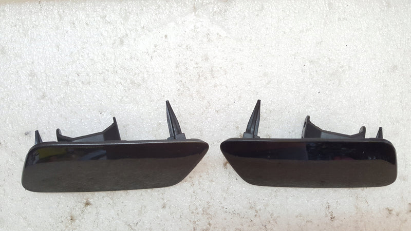 Zaślepki spryskiwaczy lewa + prawa AUDI A3 8V5955275A 8V5955276A demontaż