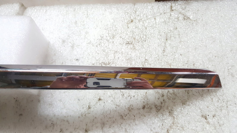 AUDI A6 C6 - LISTWA ZDERZAKA PRAWY PRZÓD 4F0853066