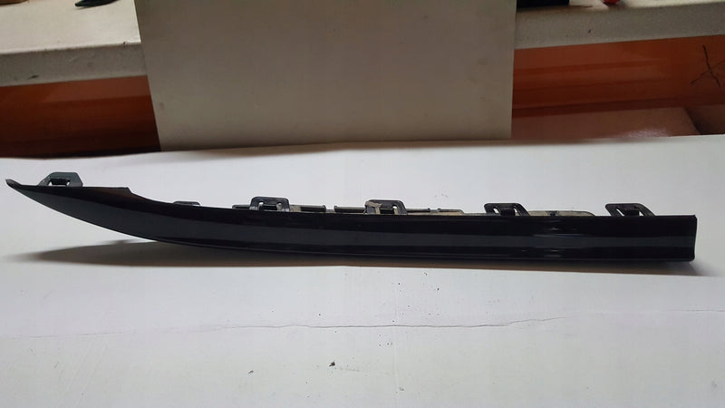 Listwy zderzaka tylnego VW GOLF VIII R-LINE kombi 5H9854521A 5H9854522A