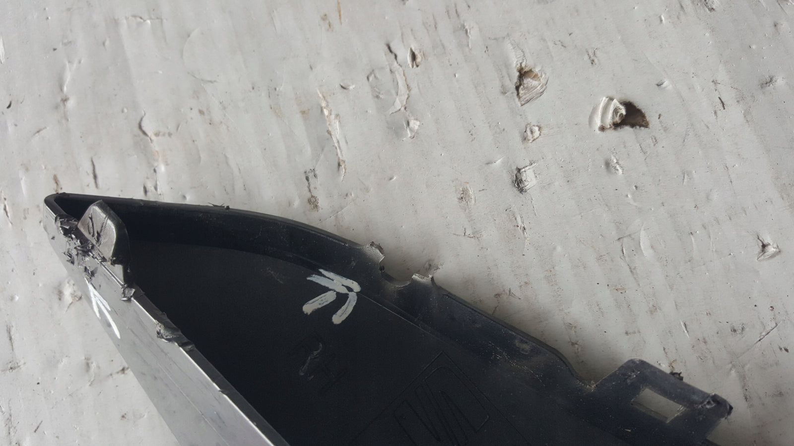 Listwa zderzaka przedniego prawa strona SEAT ATECA 575853712A demontaż