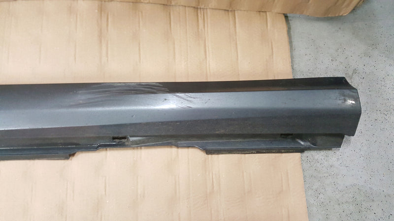 Listwa progowa prawa strona AUDI A6 (C8) S-LINE 4K0853856A demontaż