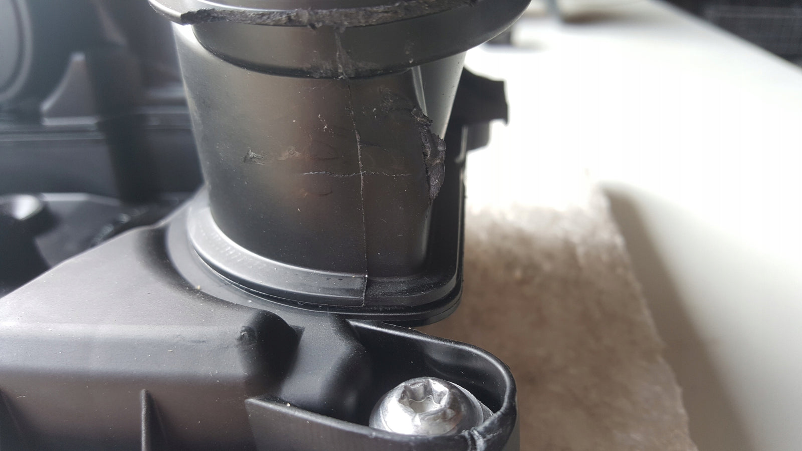 Pokrywa zaworów VW AUDI 2.0 TDI 04L103475A NOWA