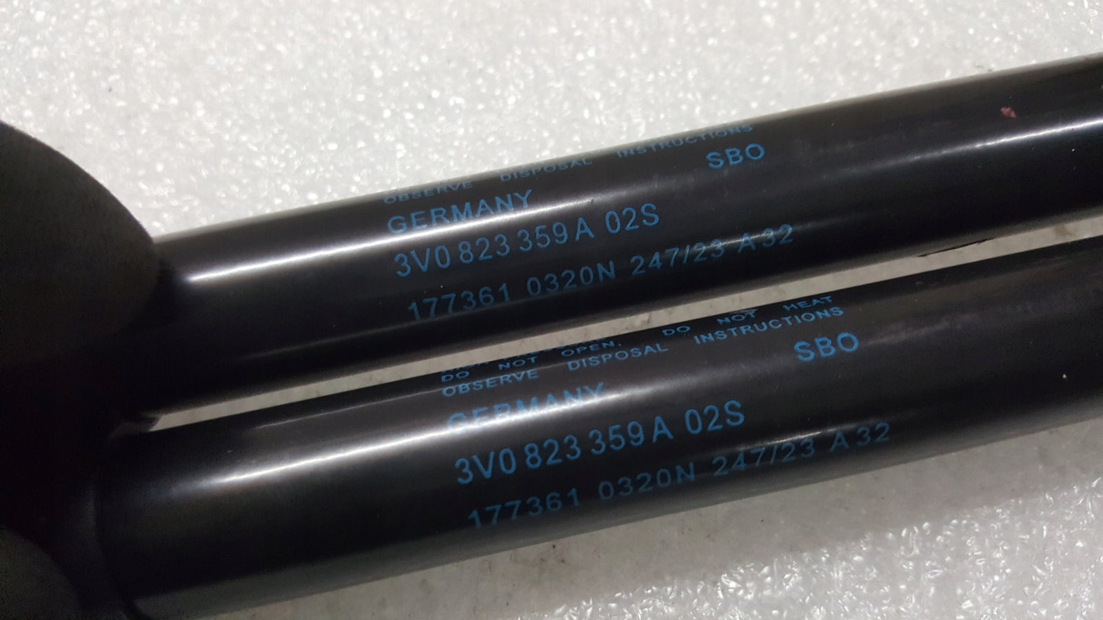 Siłowniki maski SKODA SUPERB 3V0823359A NOWE oryginał