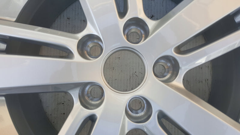 NOWA ORYGINALNA felga aluminiowa VW POLO 6Jx15 et 40 6R0601025AB