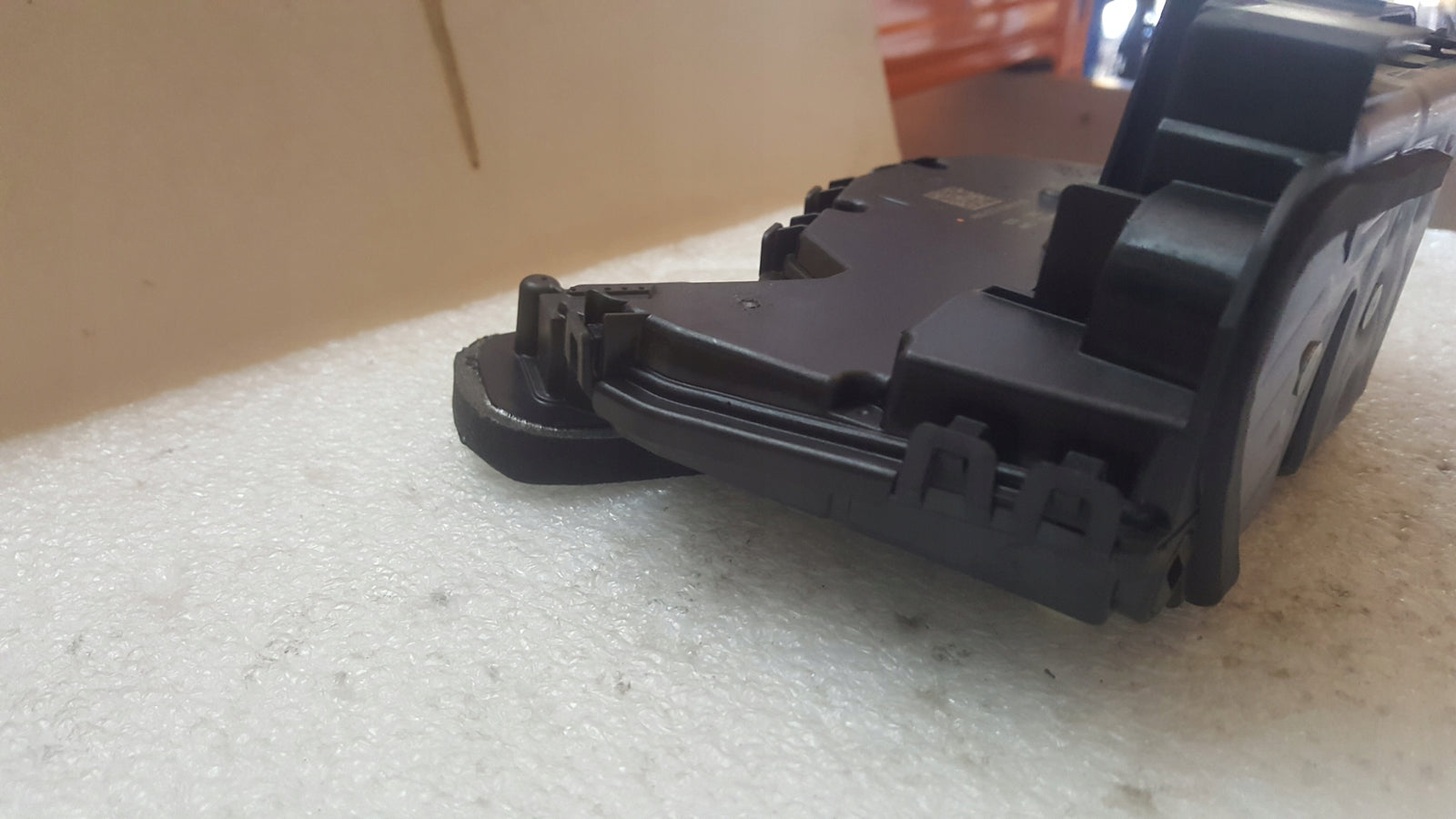 NOWY ORYGINALNY zamek drzwi prawy tył VW AUDI SEAT 5TA839016Q