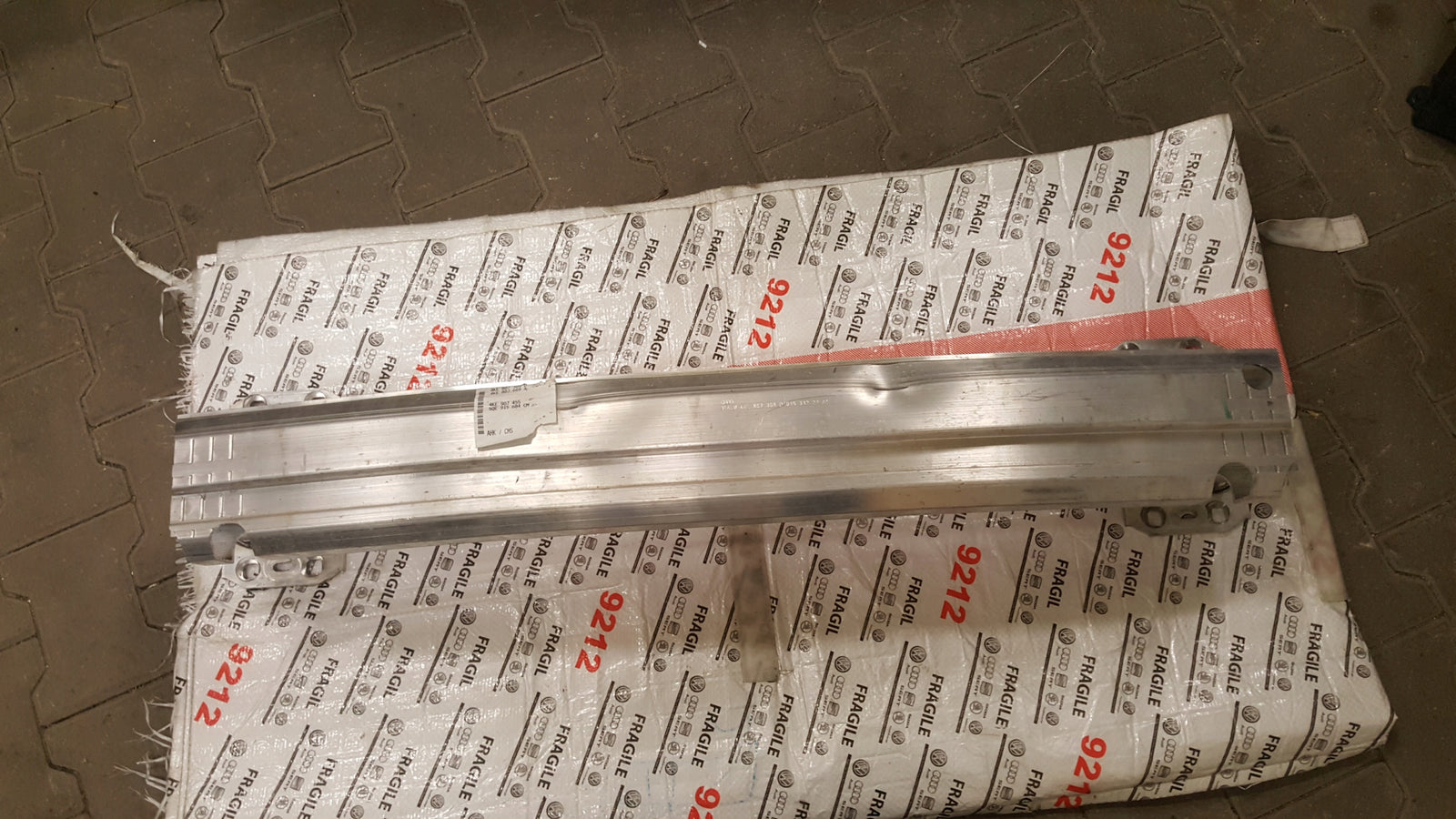 BELKA ZDERZAKA TYŁ WZMOCNIENIE AUDI E-TRON 4KE 4KE807309D 4KE807669A