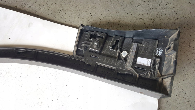Listwa błotnika prawy przód VW TOUAREG 3 760853718A demontaż