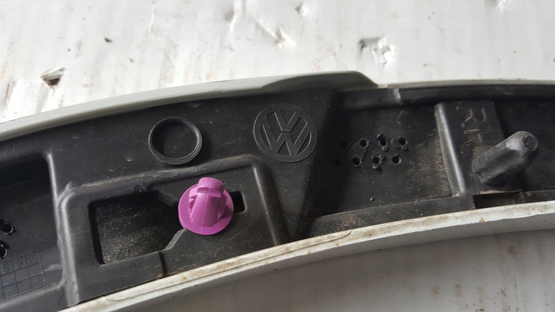 Listwa błotnika prawy tył VW TOUAREG 3 760853818C