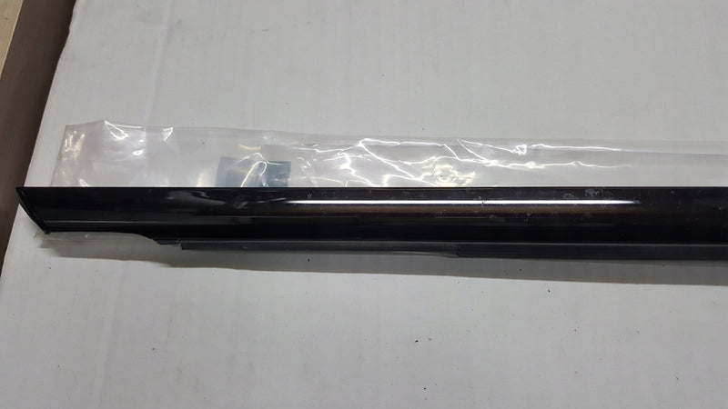 Listwa zgarniająca prawy przód AUDI A4 (B9) RS4 8W0853284D demontaż