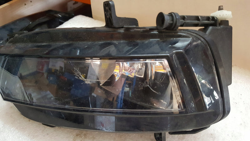 Prawy halogen VW GOLF VII 5G0941662 demontaż