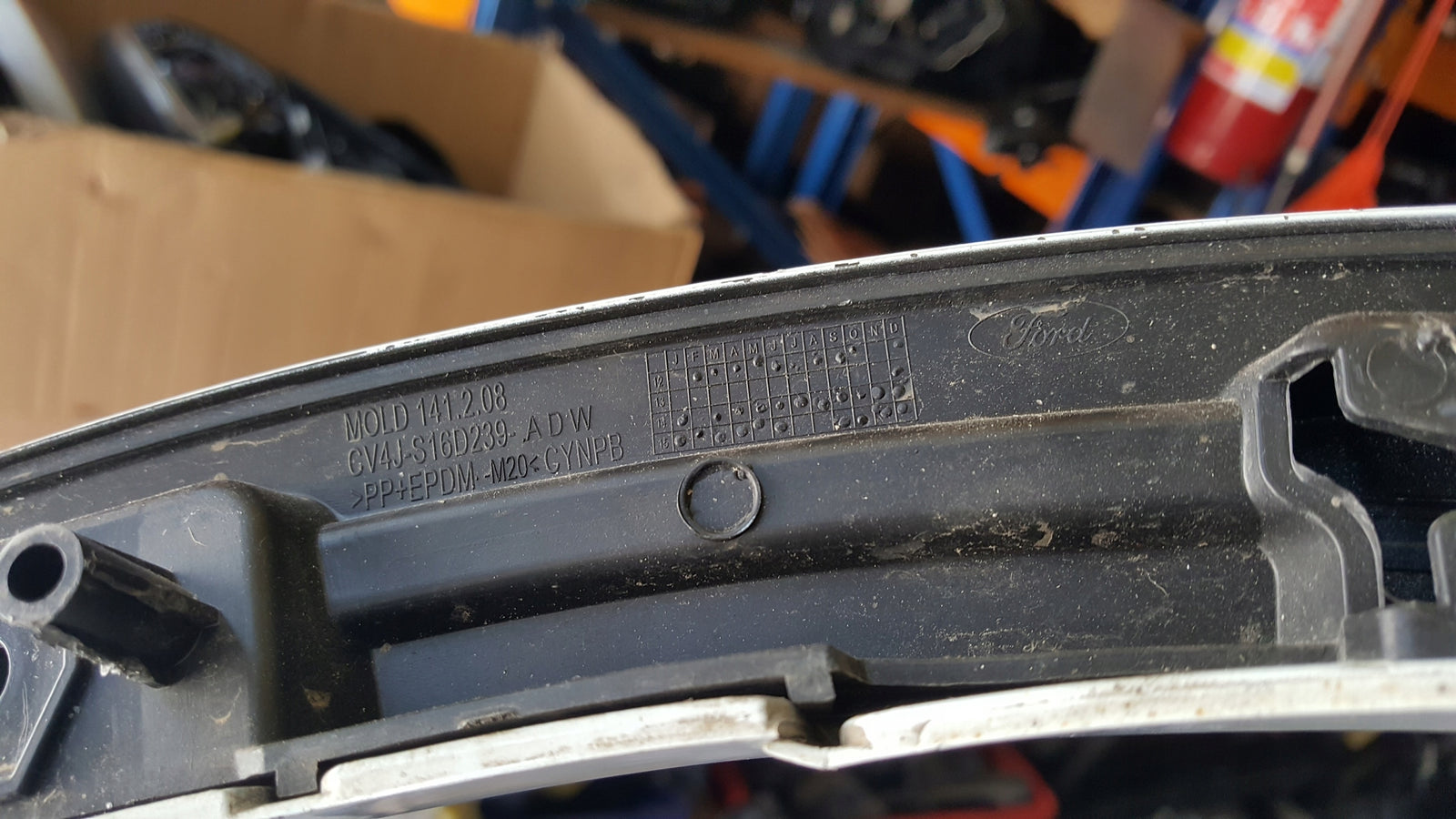 Listwa błotnika lewy przód FORD KUGA CV4J-S16D-239-ADW demontaż