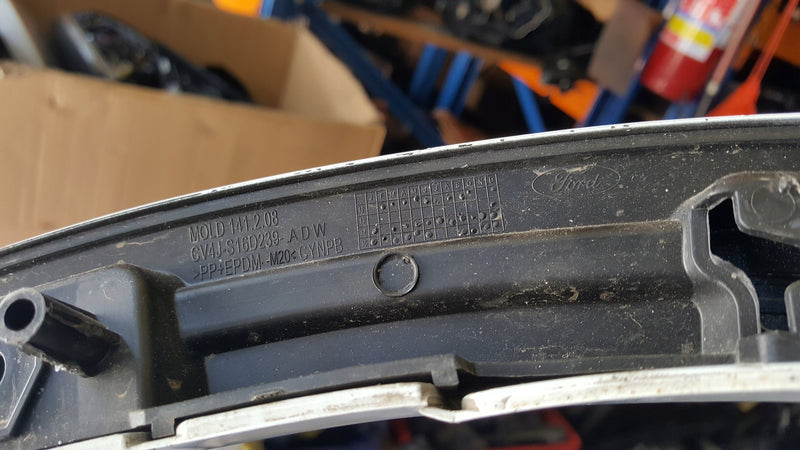 Listwa błotnika lewy przód FORD KUGA CV4J-S16D-239-ADW demontaż