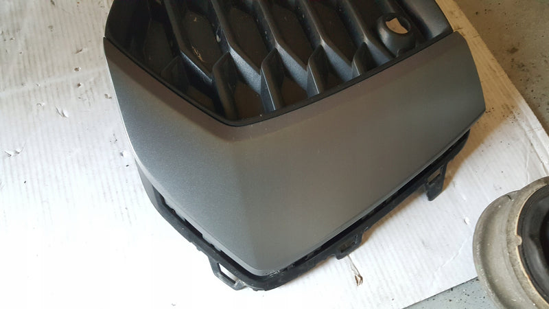 Kratki zderzaka przedniego AUDI A3 8Y0807681B/682B