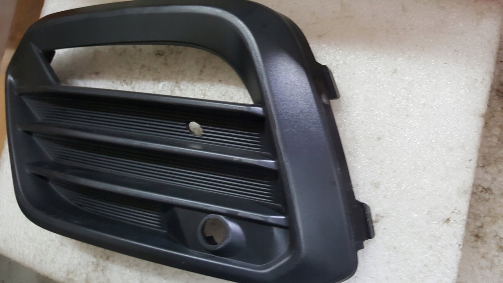 SEAT ATECA LIFT LEWA KRATKA ZDERZAKA 575853665R