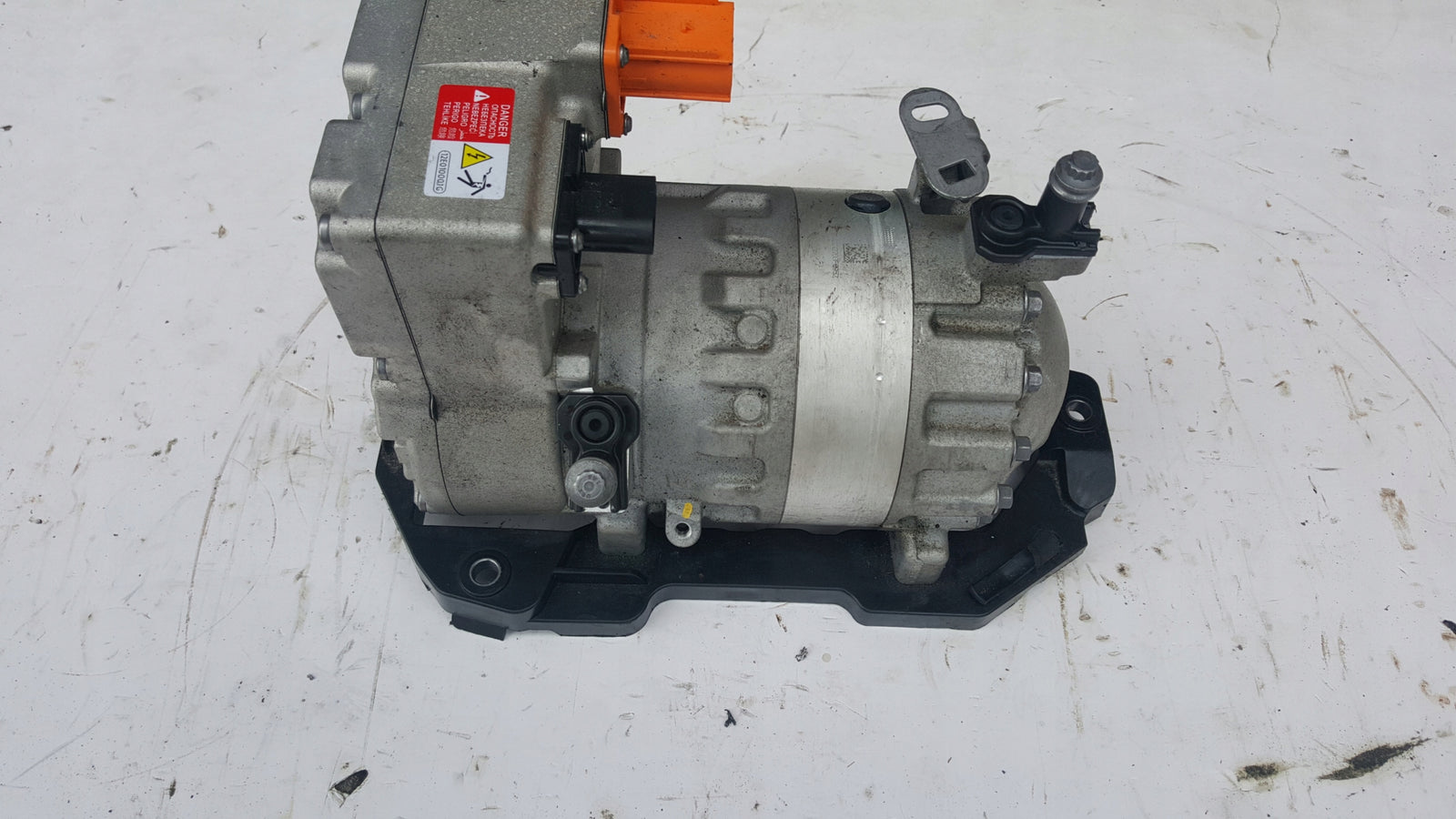 Kompresor klimatyzacji AUDI Q4 e-tron 1EA820808H