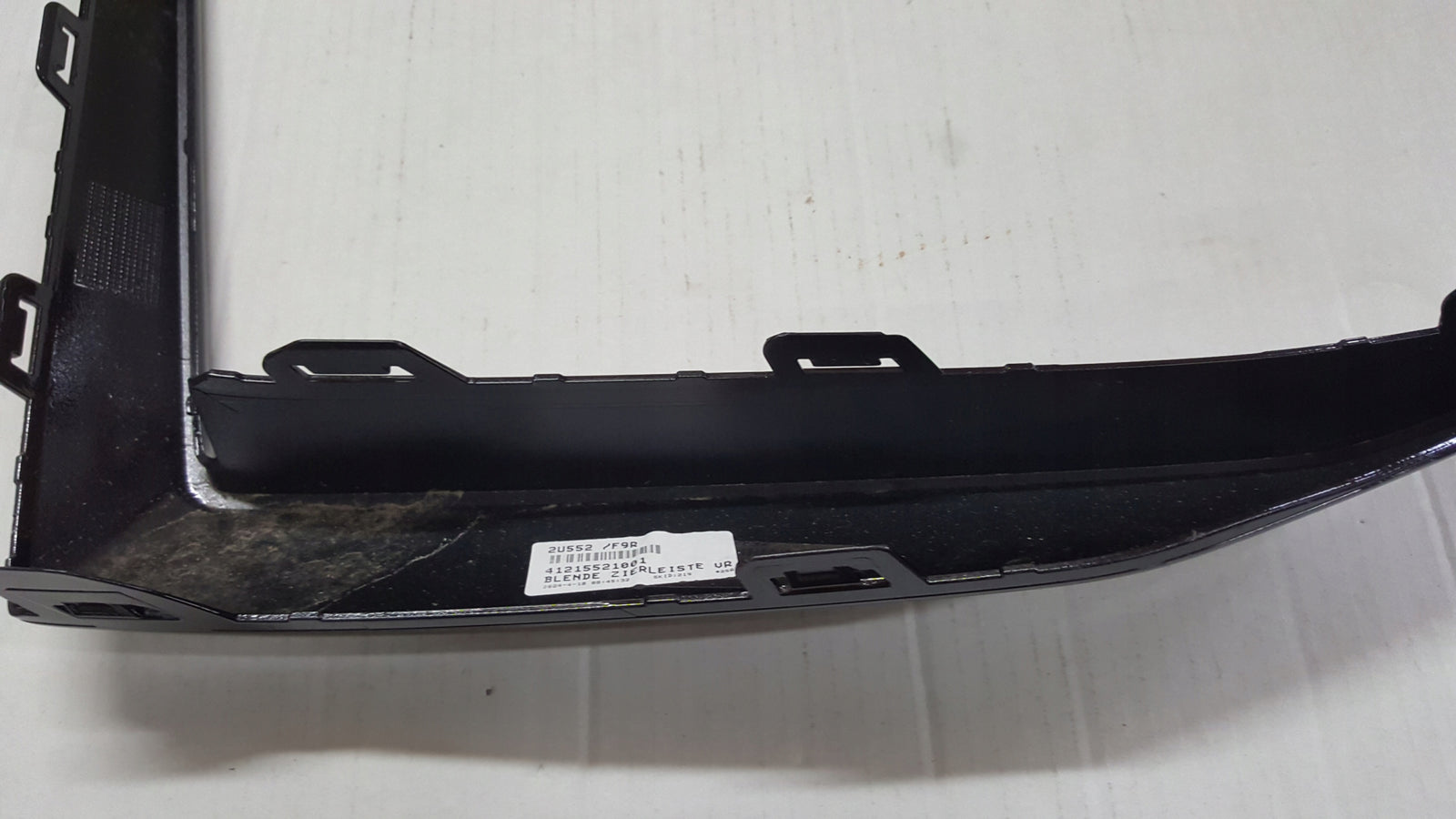 Listwa zderzaka prawy przód SKODA ENYAQ 5LA807834 demontaż