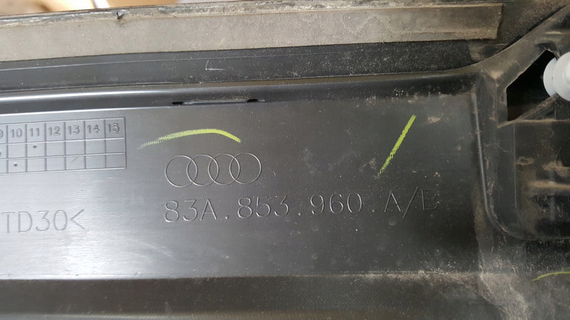 Listwa drzwi prawy przód AUDI Q3 II 83A853960A/B