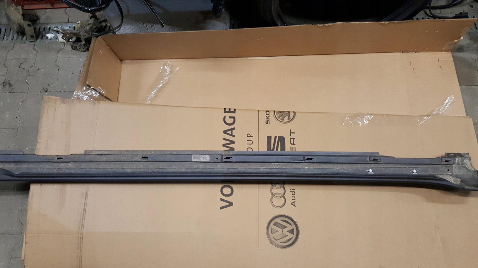 Listwa progowa lewa AUDI A6 C8 ALLROAD 4K9853855