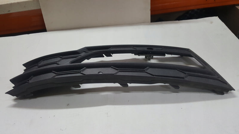 Kratka zderzaka przedniego lewa strona SKODA OCTAVIA IV 5E3807681A
