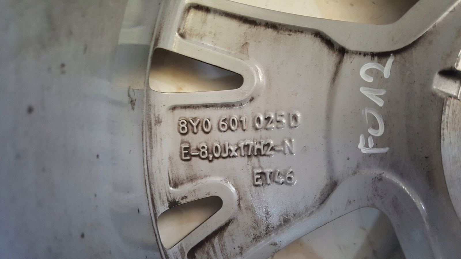 AUDI A3 21^ felga aluminiowa 17 cali 8Y0601025D