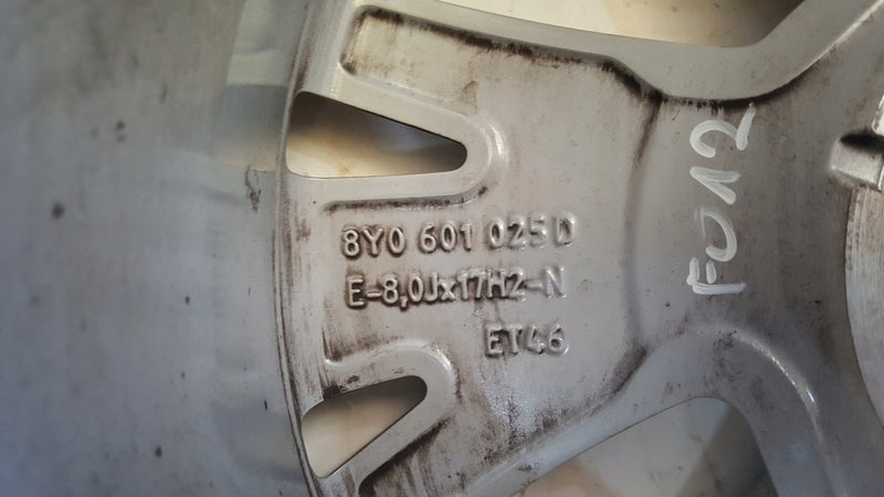 AUDI A3 21^ felga aluminiowa 17 cali 8Y0601025D