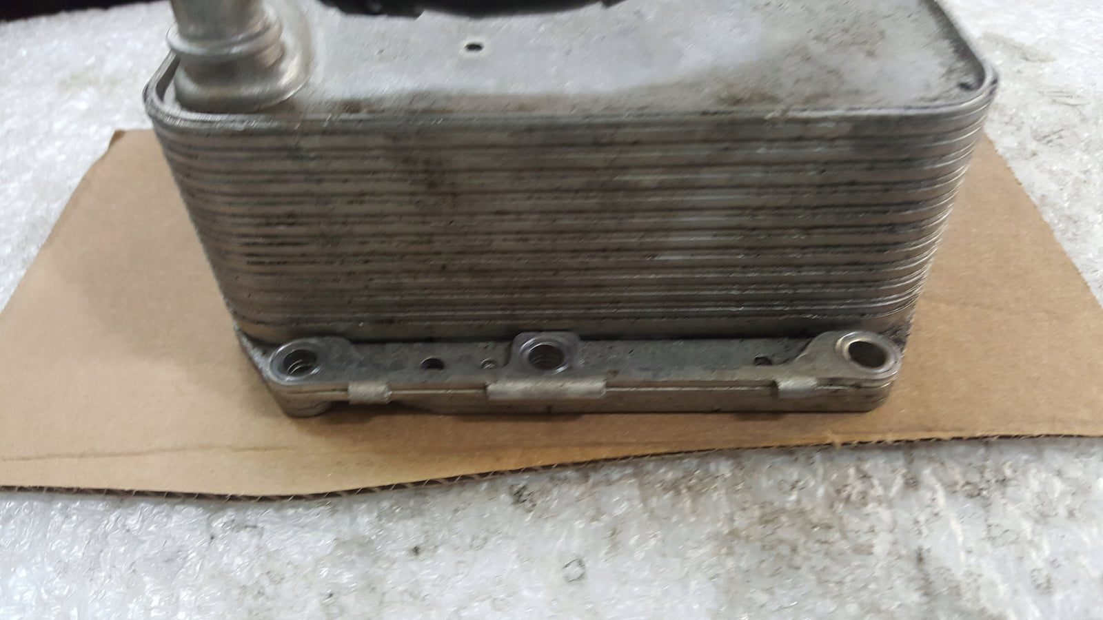 Chłodnica oleju AUDI 3.0 TDI 059117015R demontaż