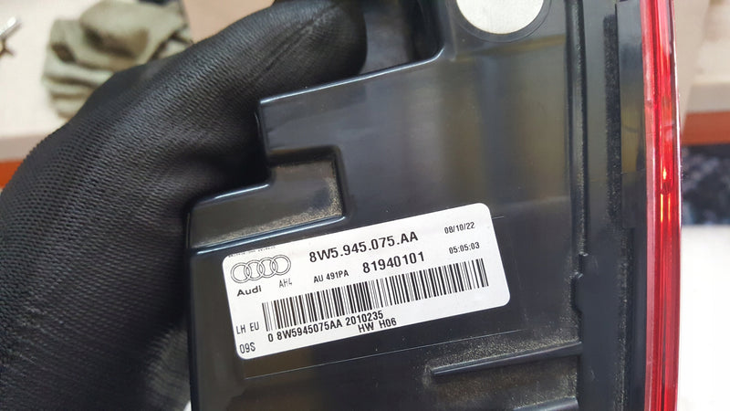 Lampa LED lewy tył AUDI A4 (B9) sedan 8W5945075AA demontaż