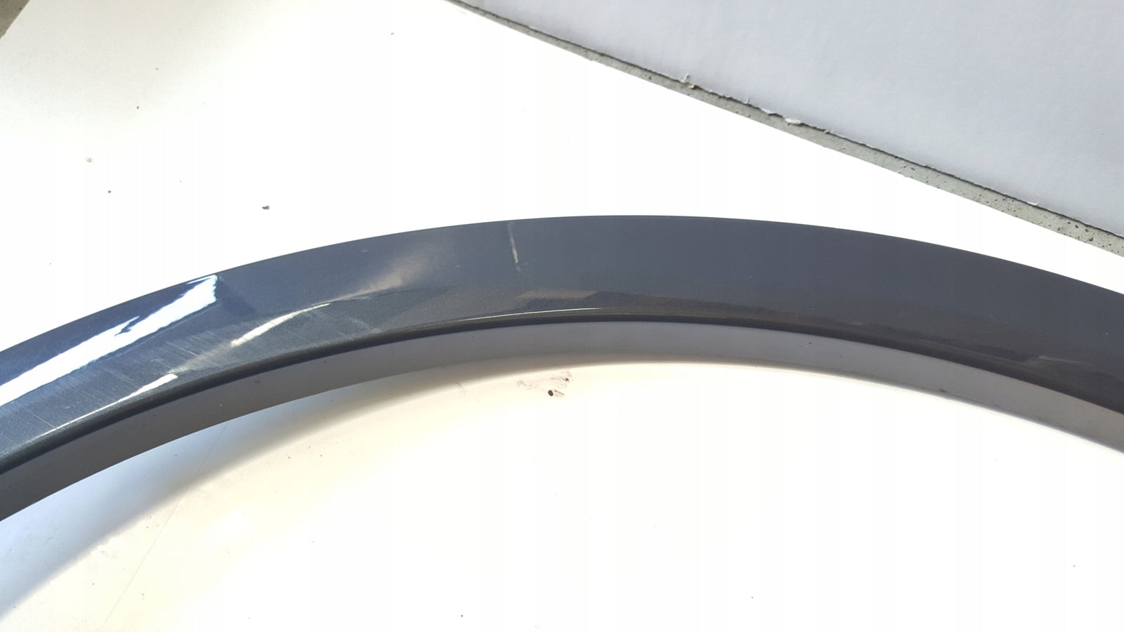 Listwa błotnika prawy tył AUDI Q5 80A853818A demontaż