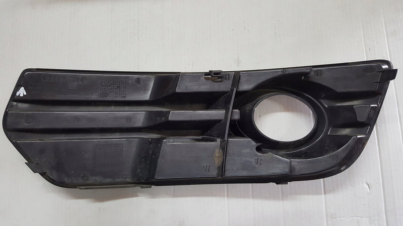 Kratka zderzaka prawy przód AUDI Q5 8R0807682A demontaż