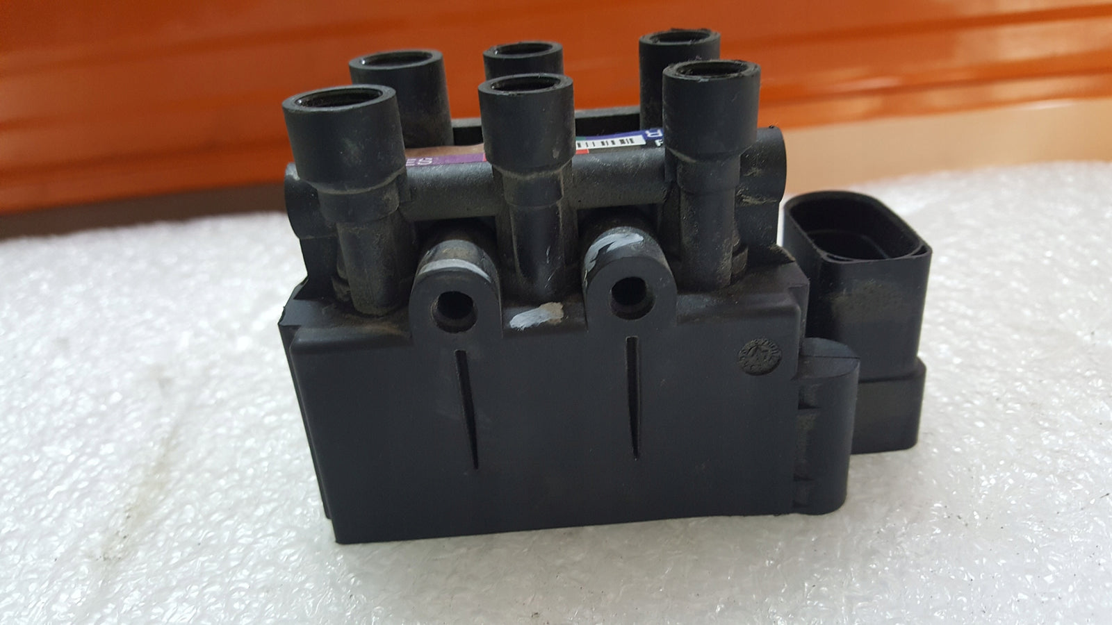 Rozdzielacz pneumatyki zawory AUDI Q5 80A616013